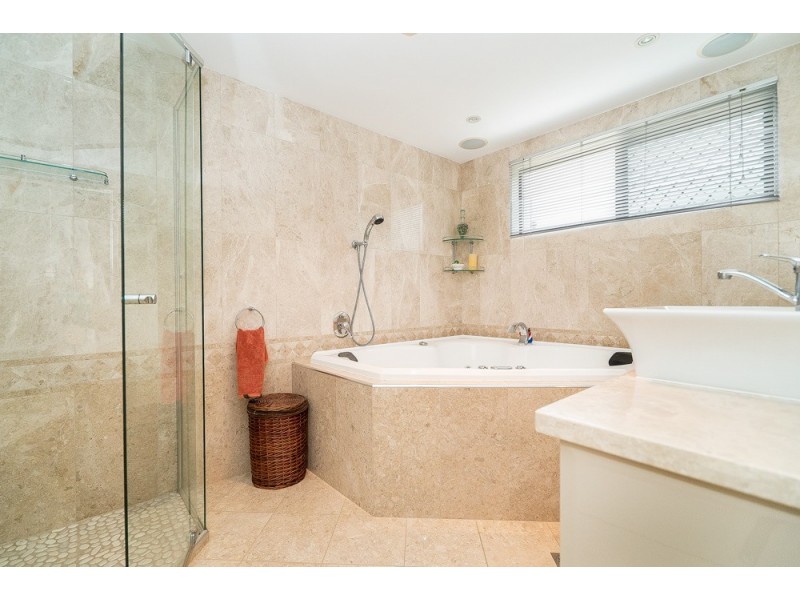 78 King Street, Woody Point QLD 4019