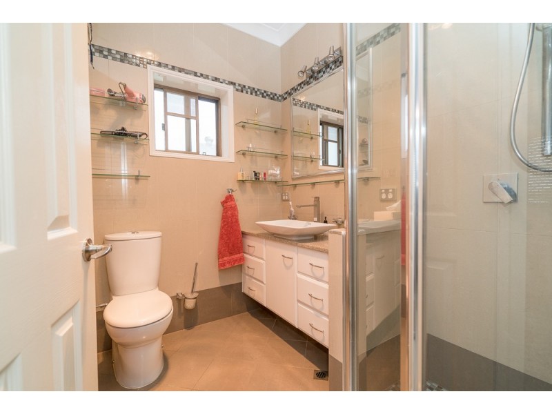 78 King Street, Woody Point QLD 4019
