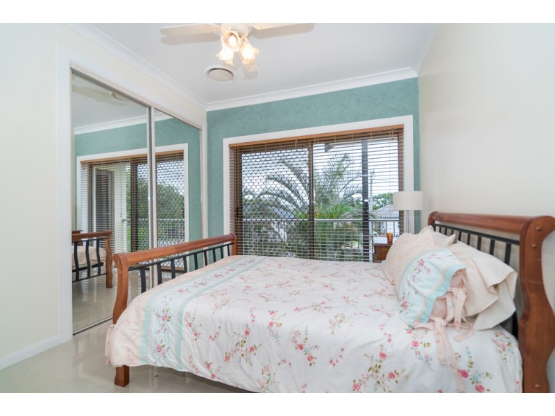78 King Street, Woody Point QLD 4019