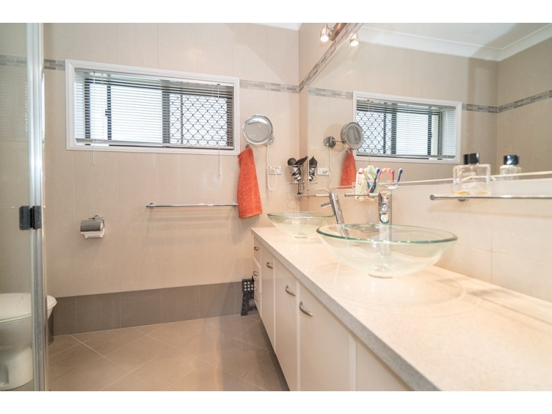 78 King Street, Woody Point QLD 4019