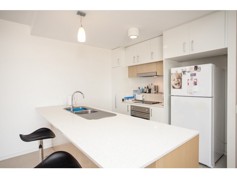 8/142 Prince Edward Parade, Scarborough QLD 4020