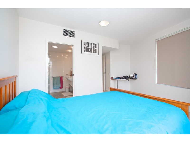 8/142 Prince Edward Parade, Scarborough QLD 4020