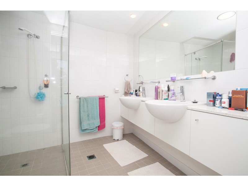 8/142 Prince Edward Parade, Scarborough QLD 4020
