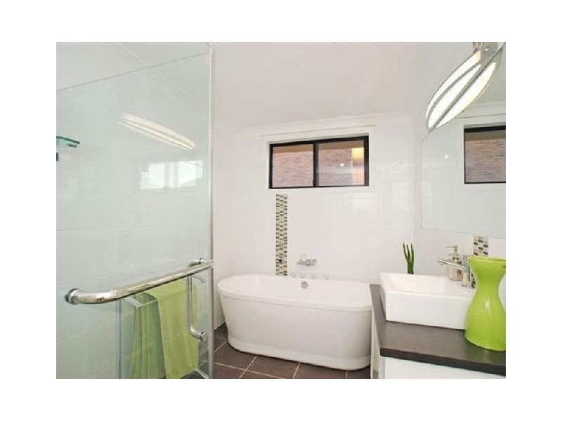 12 Resolute Court, Newport QLD 4020