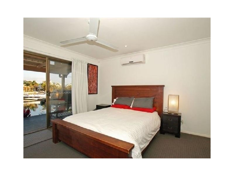 12 Resolute Court, Newport QLD 4020