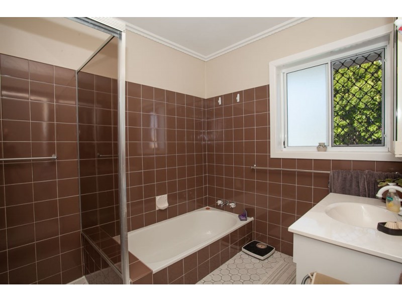 22 Hawthorne Street, Woody Point QLD 4019