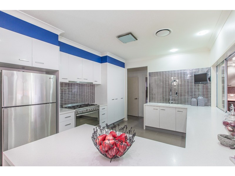 19 Skandia Court, Newport QLD 4020