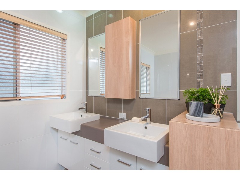 19 Skandia Court, Newport QLD 4020