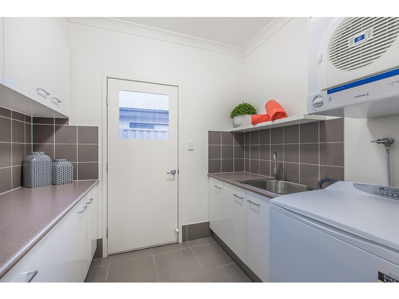 19 Skandia Court, Newport QLD 4020