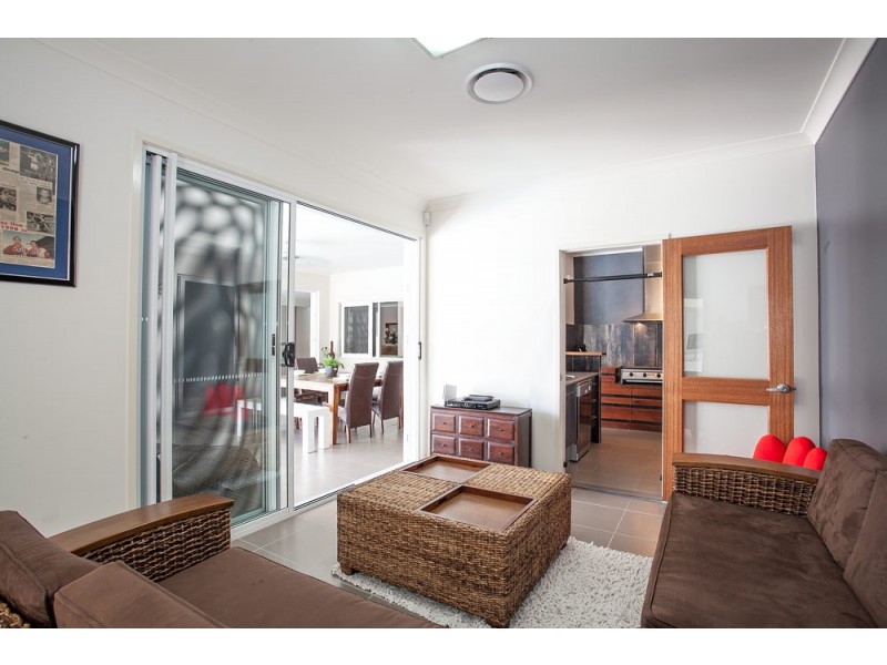 19 Skandia Court, Newport QLD 4020