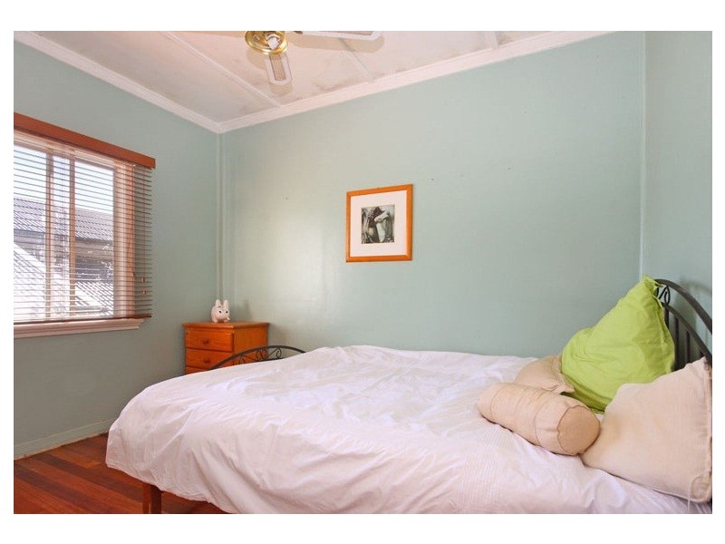 18 Bell Street, Woody Point QLD 4019