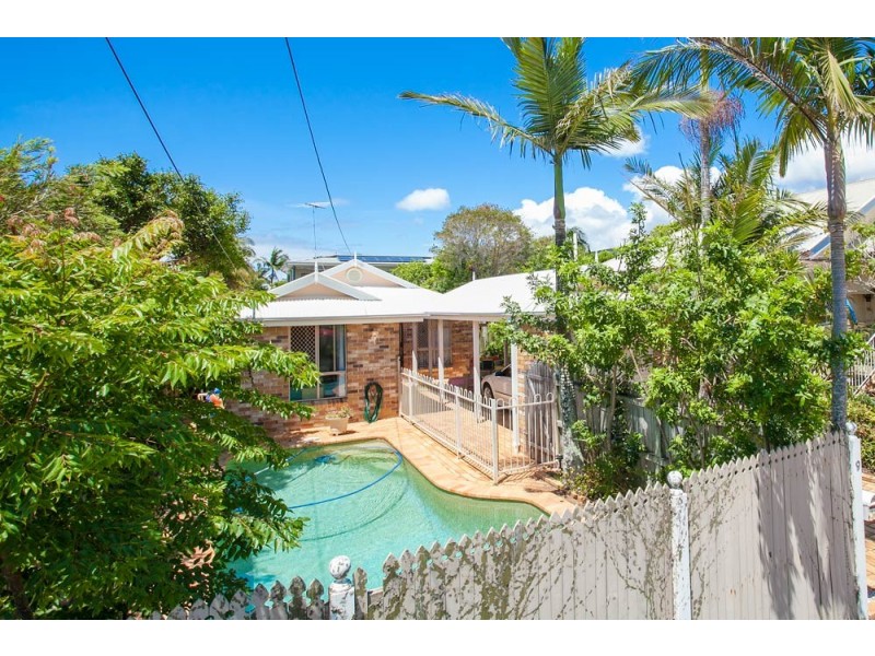 9 James Street, Scarborough QLD 4020