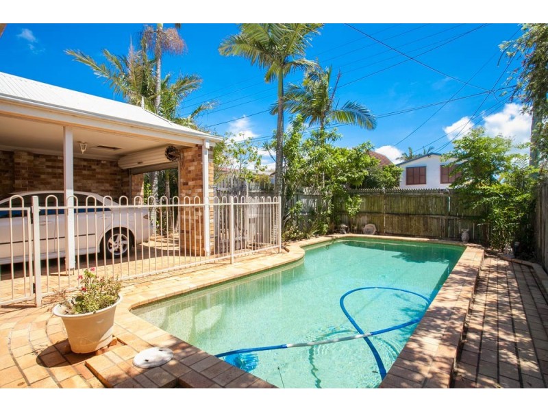 9 James Street, Scarborough QLD 4020