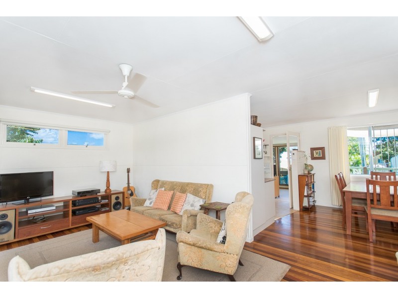 8 Westbrook Street, Woody Point QLD 4019