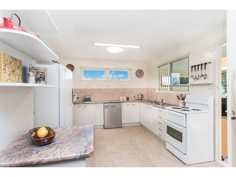 8 Westbrook Street, Woody Point QLD 4019