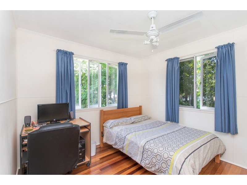 8 Westbrook Street, Woody Point QLD 4019