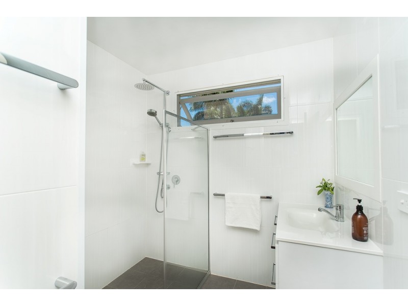 8 Westbrook Street, Woody Point QLD 4019