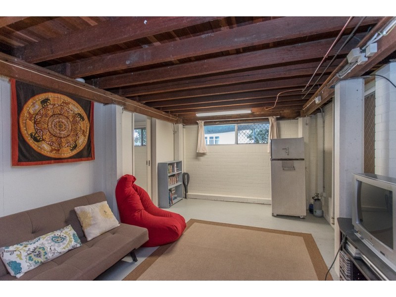 8 Westbrook Street, Woody Point QLD 4019