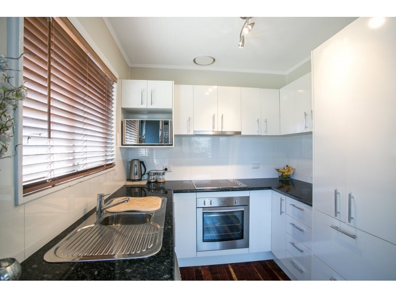 16 Pikett Street, Clontarf QLD 4019