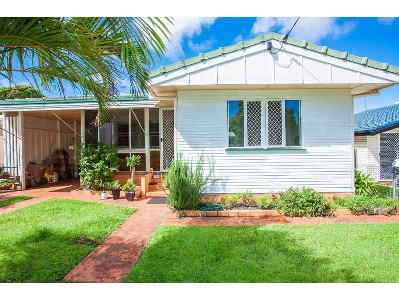 8 Brighton Street, Woody Point QLD 4019