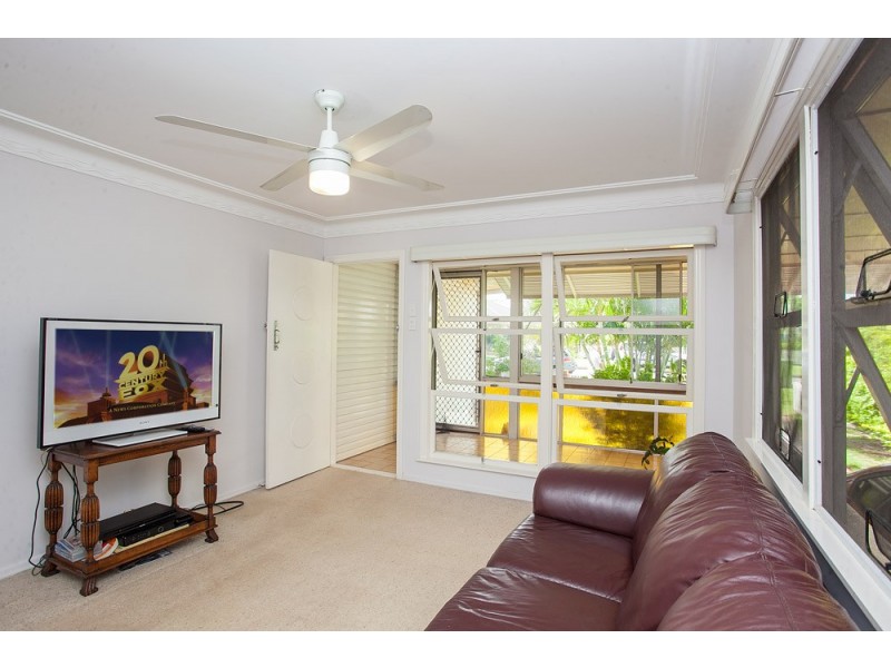 8 Brighton Street, Woody Point QLD 4019