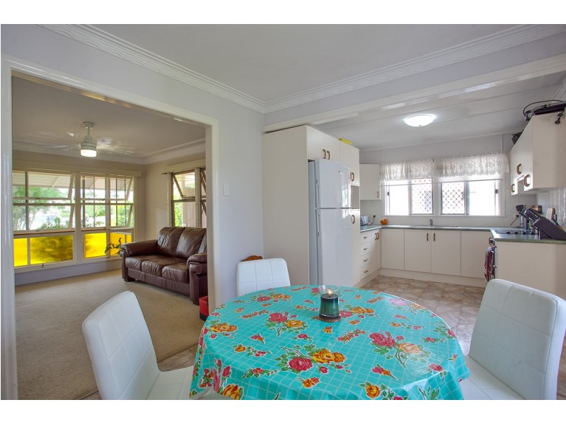 8 Brighton Street, Woody Point QLD 4019