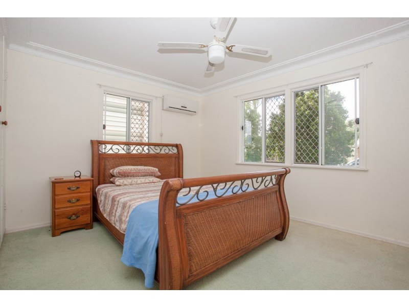 8 Brighton Street, Woody Point QLD 4019