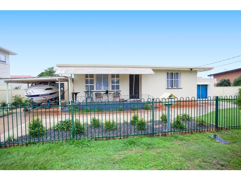 77 Arthur Street, Woody Point QLD 4019