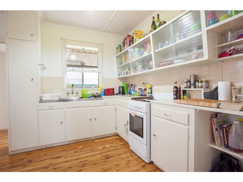 77 Arthur Street, Woody Point QLD 4019