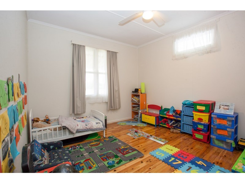77 Arthur Street, Woody Point QLD 4019