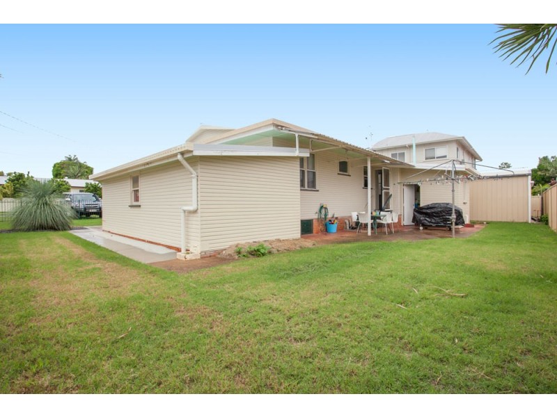 77 Arthur Street, Woody Point QLD 4019