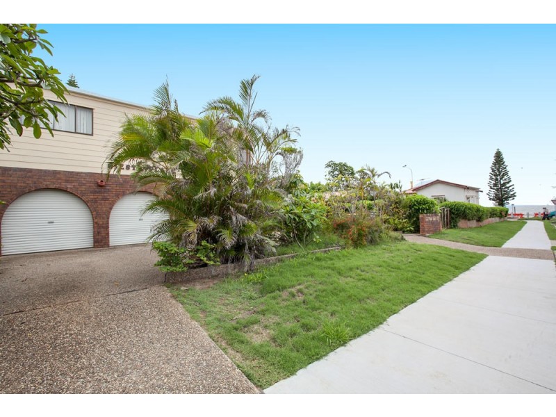 1/2 Robertson Avenue, Margate QLD 4019
