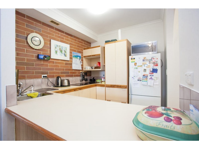 1/2 Robertson Avenue, Margate QLD 4019