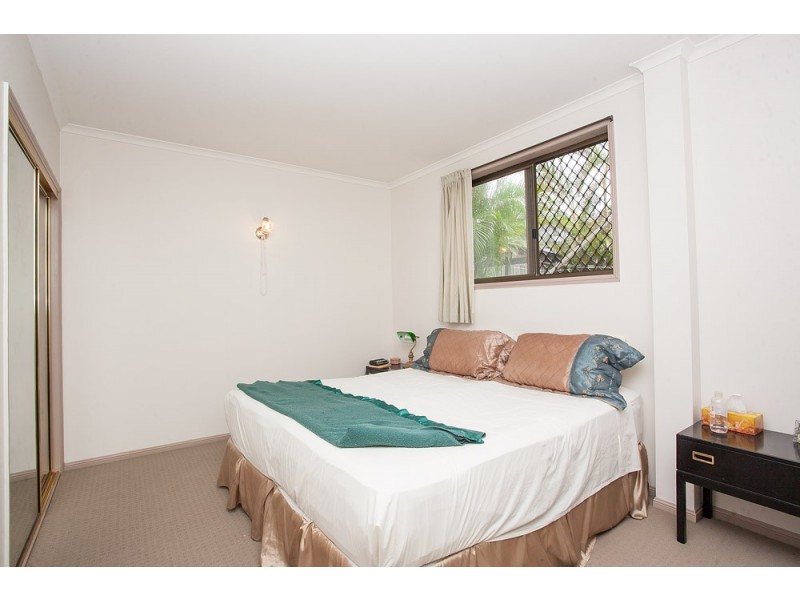 1/2 Robertson Avenue, Margate QLD 4019