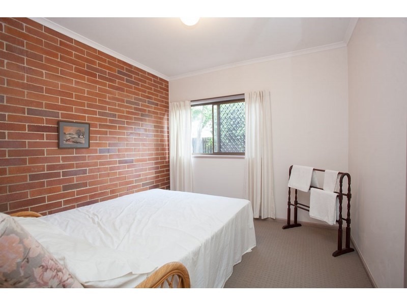 1/2 Robertson Avenue, Margate QLD 4019