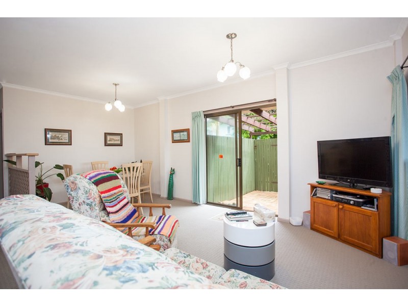 1/2 Robertson Avenue, Margate QLD 4019