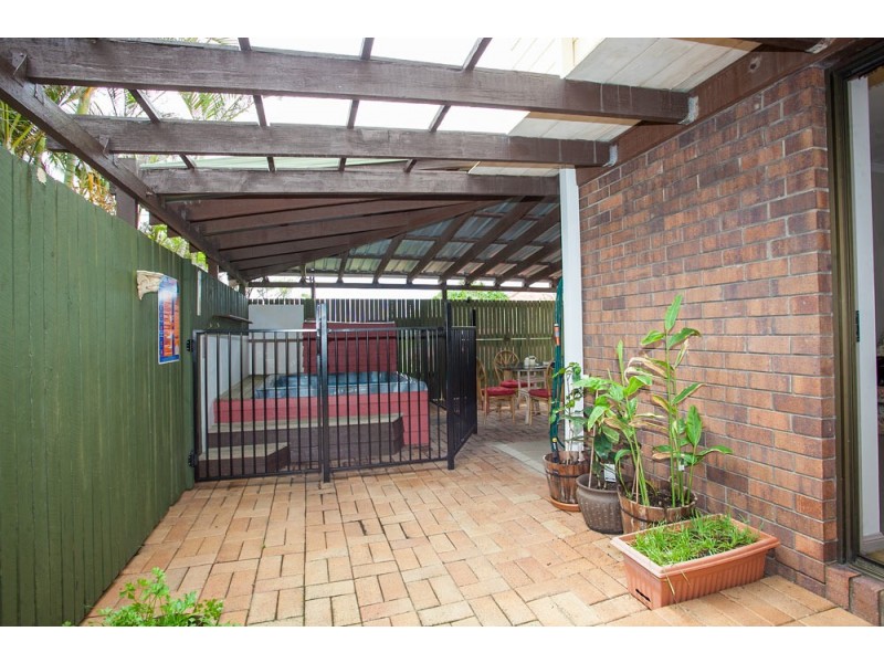 1/2 Robertson Avenue, Margate QLD 4019