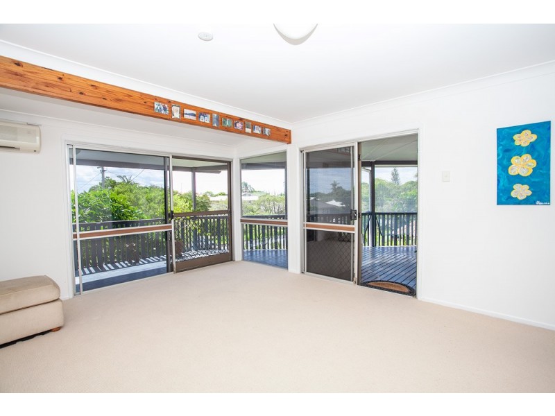70 Fernlea Avenue, Scarborough QLD 4020