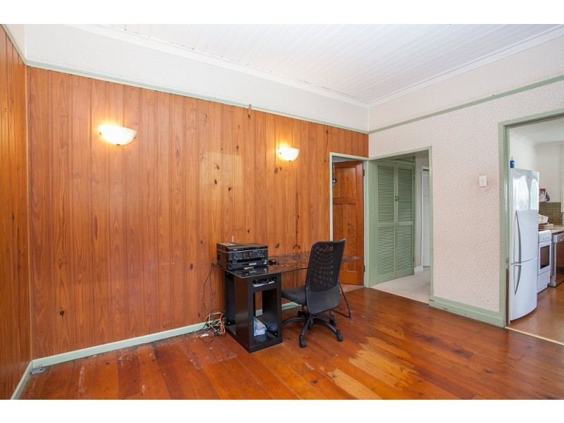70 Fernlea Avenue, Scarborough QLD 4020