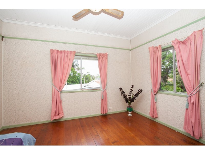 70 Fernlea Avenue, Scarborough QLD 4020