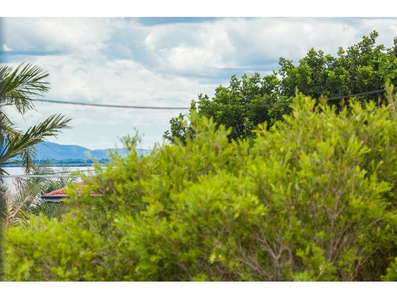 70 Fernlea Avenue, Scarborough QLD 4020