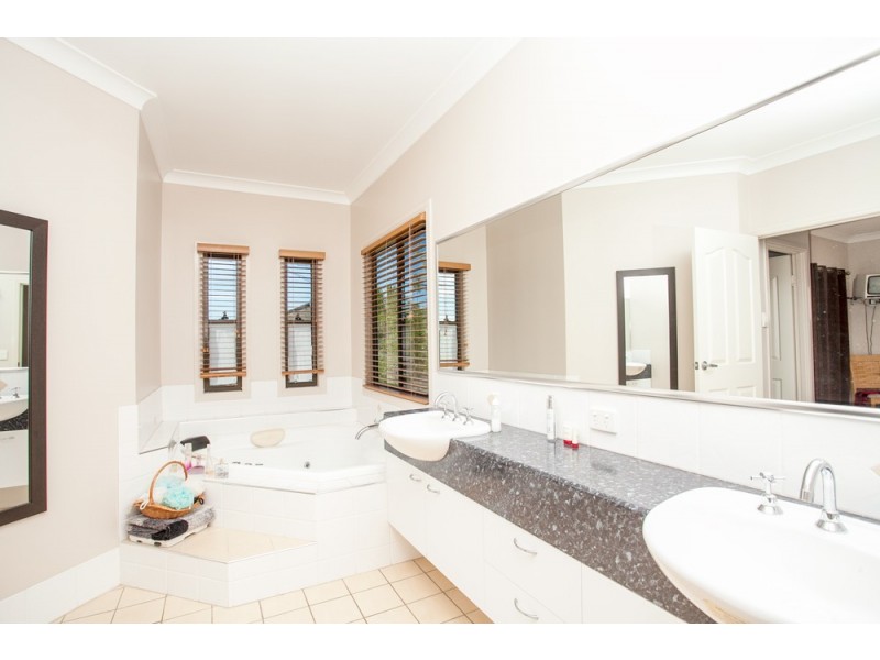 431 Scarborough Road, Scarborough QLD 4020