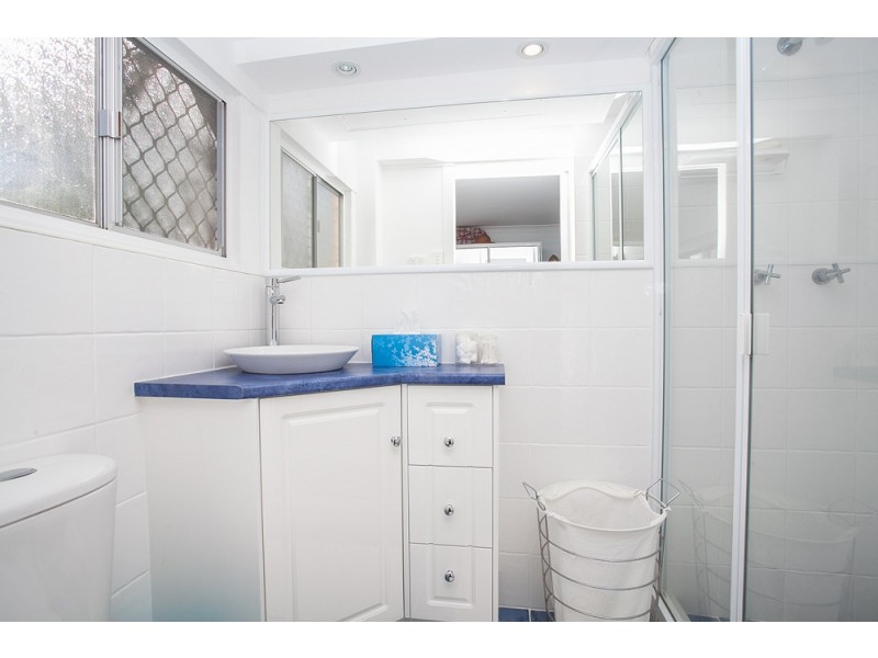 7 Palmtree Avenue, Scarborough QLD 4020