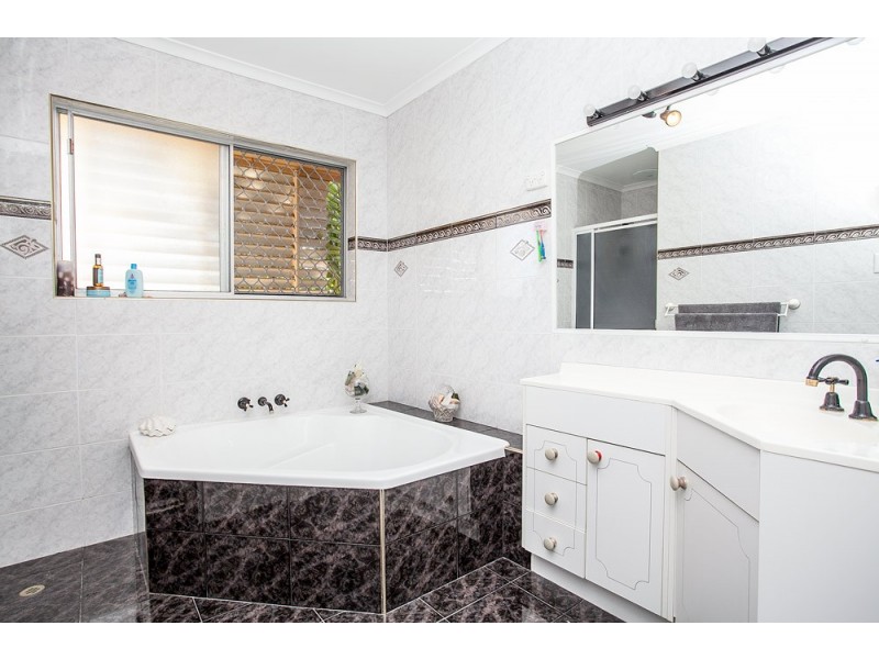 7 Palmtree Avenue, Scarborough QLD 4020