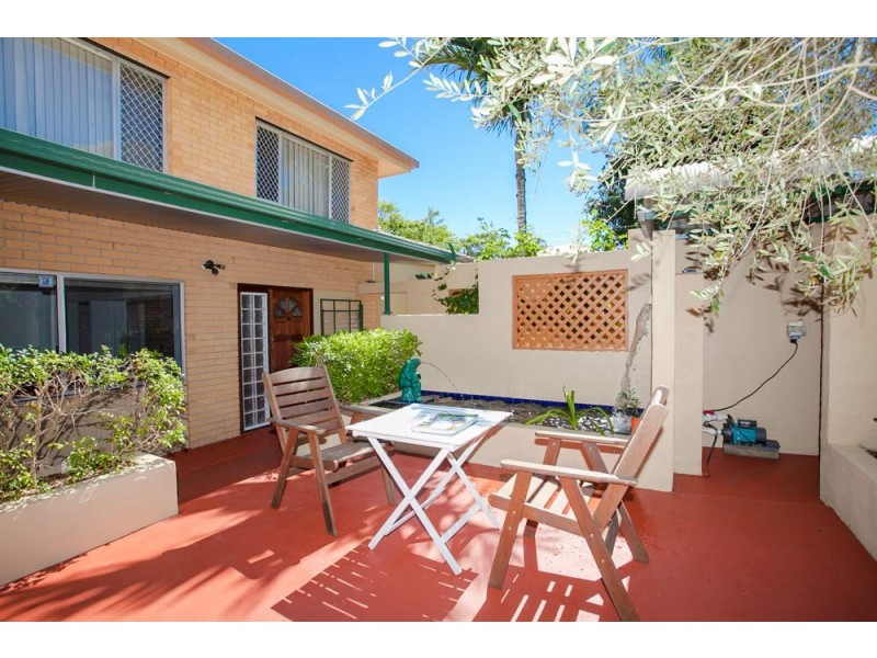 7 Palmtree Avenue, Scarborough QLD 4020