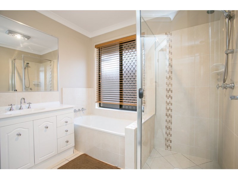 2 Parrey Court, Rothwell QLD 4022