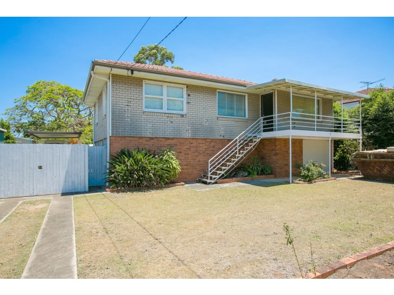 7 Blakeney Street, Woody Point QLD 4019