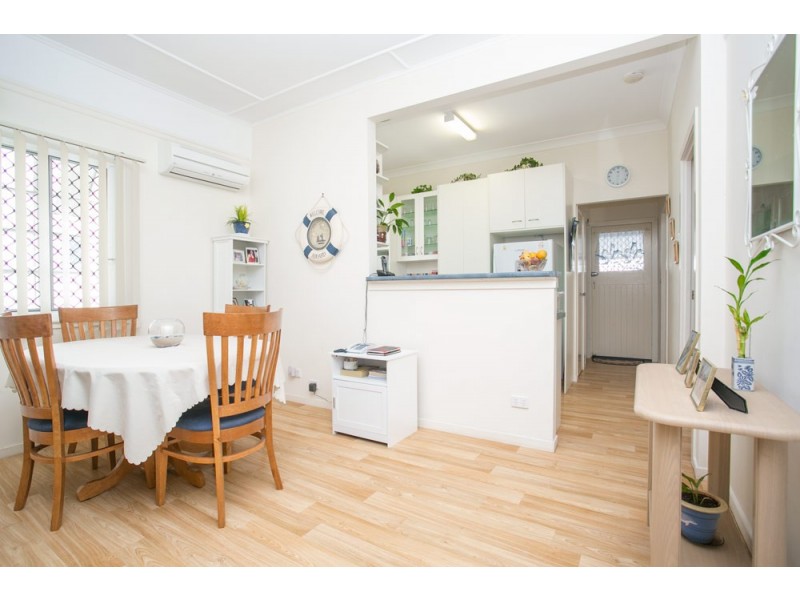 19 Queen Street, Scarborough QLD 4020