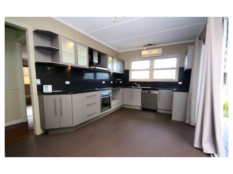 24 Watson Street, Clontarf QLD 4019
