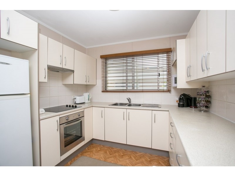 5 Hinton Street, Redcliffe QLD 4020